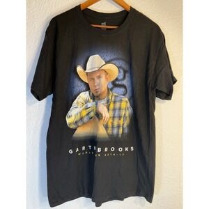 Garth Brooks 2014–17 World Tour double-sided graphic concert tee, Size L.